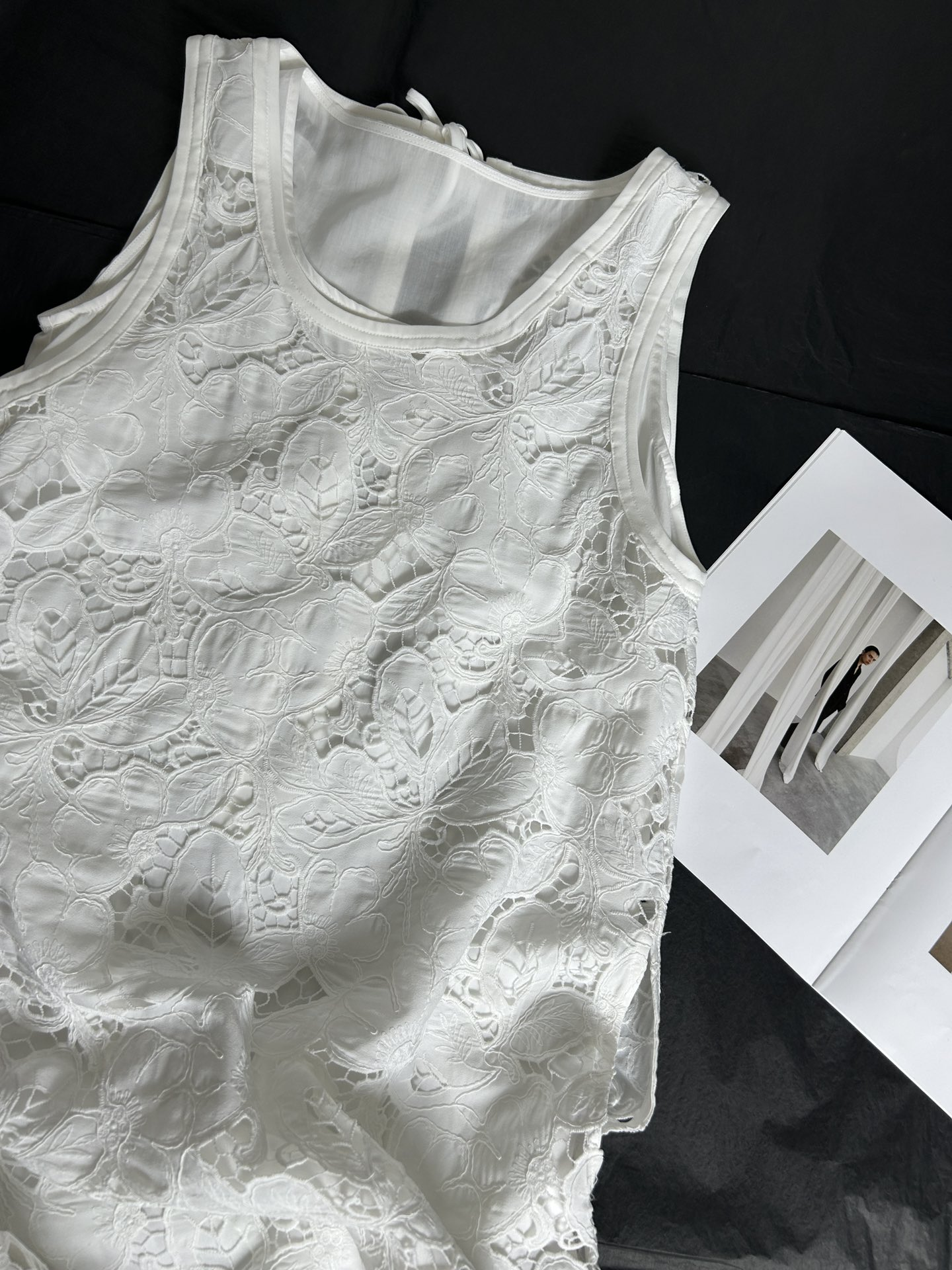 2025 Hook flower hollow dress Fashion Week Show Customized Fashion Tailored clothing womens Fashion Paris.M364