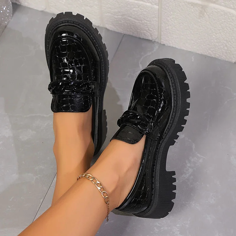 Womens Chain Decor Platform Loafers Fashion Black Patent Leather Dress Shoes Woman Comfortable Slip On Flat Shoes Plus Size 42 250421