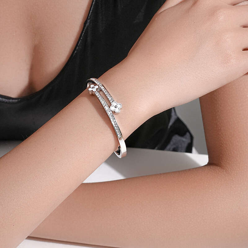 Hot sale Clover Bracelet Designer jewelry Four leaf flower high end titanium steel diamond inlaid bracelet luxury versatile fashion exquisite adjustab
