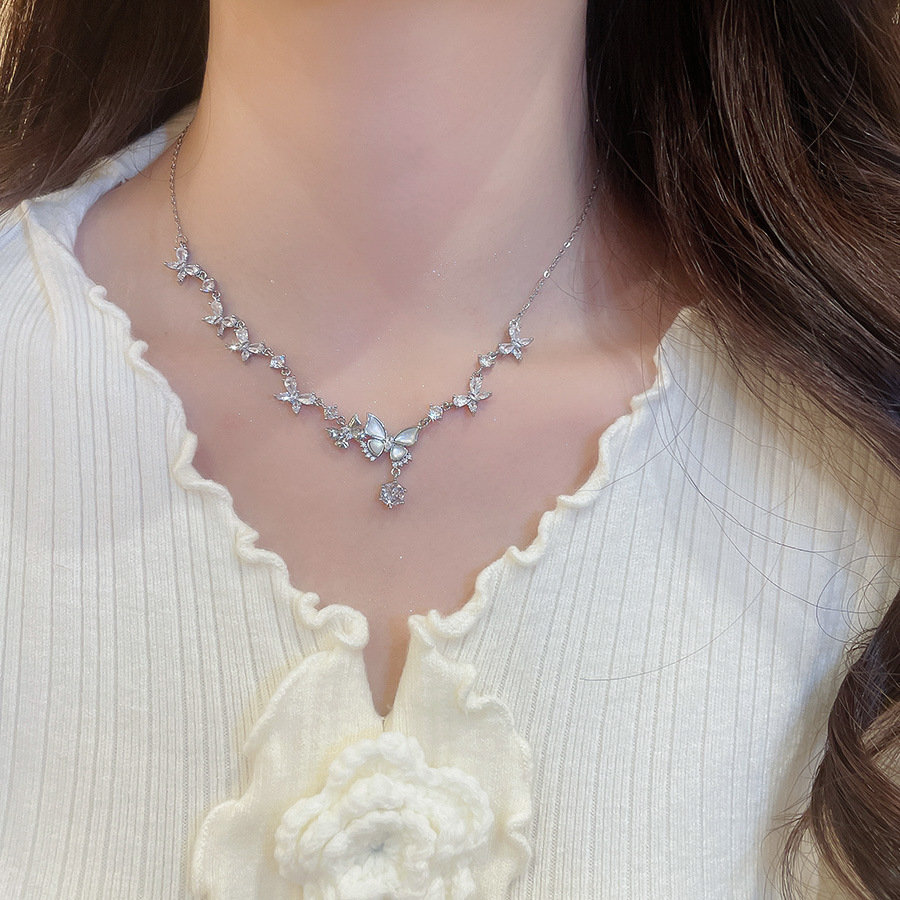 Korean Style Ins Zircon Butterfly Pendant Exquisite Elegant Temperament Versatile Collarbone Chain Light Luxury High-end Sense Necklace - view 3