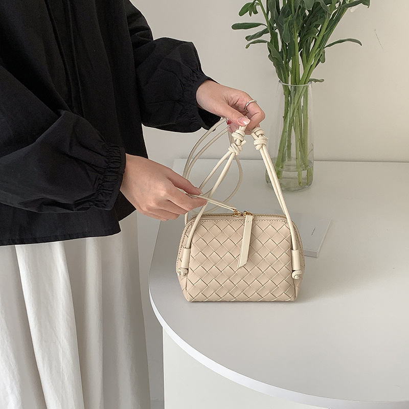 Small Fresh Female Bag Spring New Soft Woven Bag Women'S Single Shoulder Diagonal Shell Bag