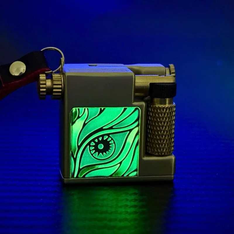 CHIEF New Small Square Brick Pendant Oil Lighter Small Mini Retro Creative Luminous Lighter Cigarette Accessories Mens Gift W251129