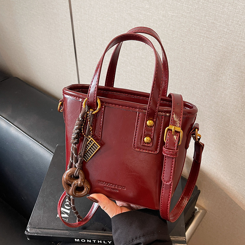 designer bag High end small for women 2024 new autumn and winter versatile crossbody fashion super hot hand-held bucket bag