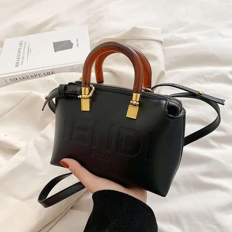 2025 New Cross-Border Women's Pillow Tote Bag Large Capacity Trendy Convertible Shoulder Crossbody Purse Niche Design
