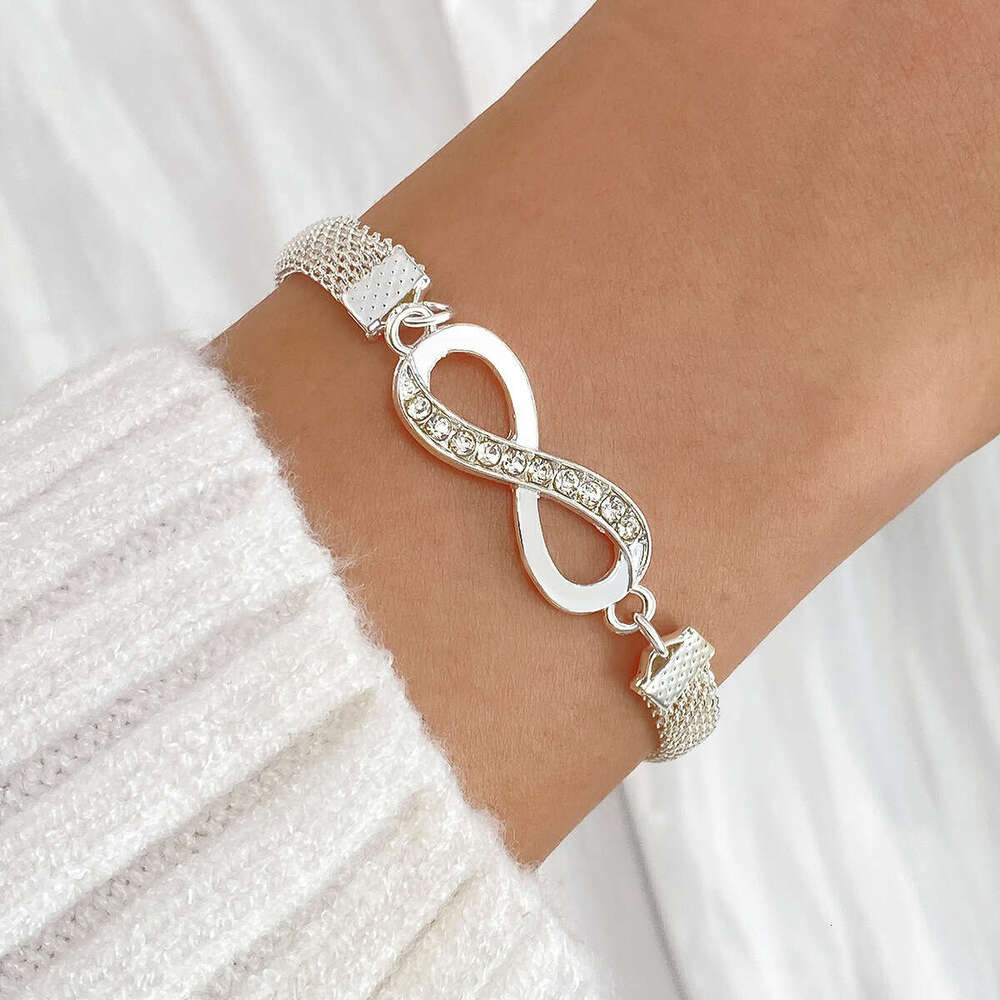 Personalized, niche, 8-shaped bracelet, fashionable, versatile for commuting, flat snake chain, dia studded infinite symbol bracelet