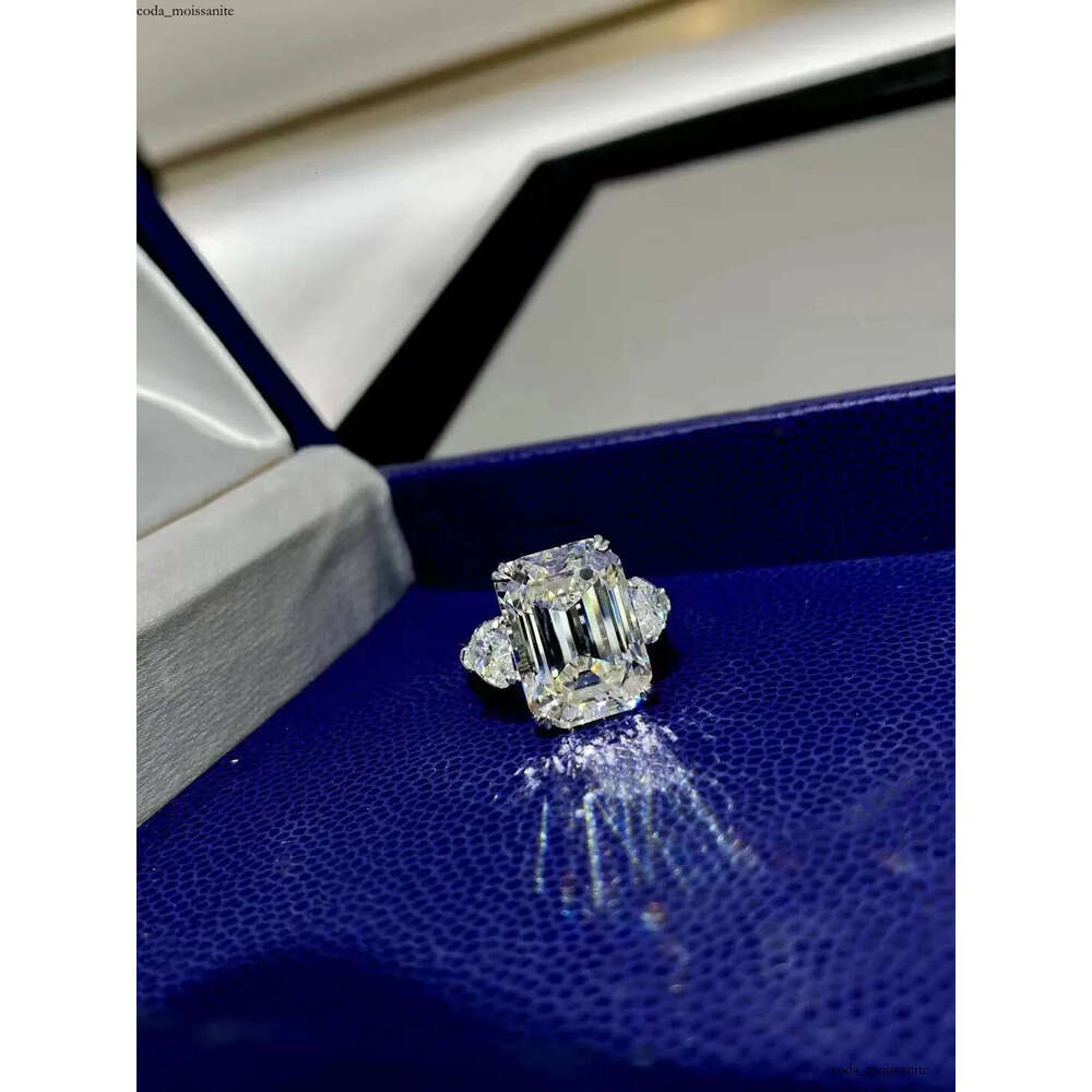 4CT Moissanite Diamond Wedding Rings Luxury Jewelry Stunning Real 100% 925 Sterling Silver Emerald Cut Gemstones Party Eternity Women Bridal Ring For 