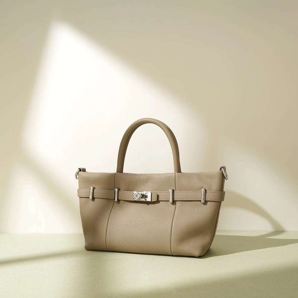 Head layer cowhide handbag simple commuter Genuine Leather shoulder crossbody horizontal section platinum bag