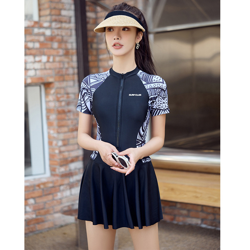 Swimwear for women 2025 new item, covering flesh slimming, sexy jumpsuit style, plus size, conservative and high-end, hot spring swimsuit