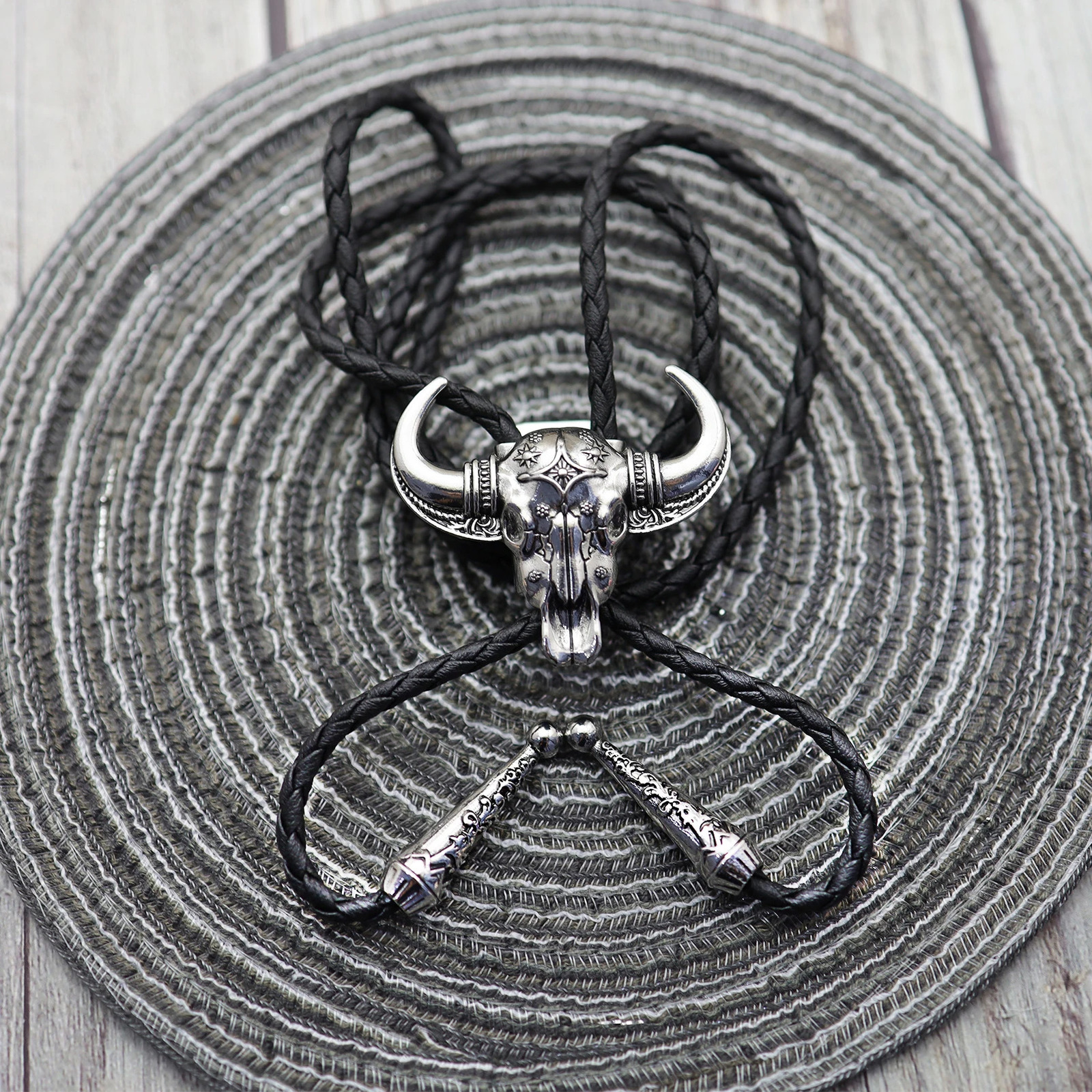 RechicGu Bull Head Pendant Bolo Tie Western Cowboy Necktie for Men Leather Rope Necklace Accessories Women Jewelry Gifts 250430
