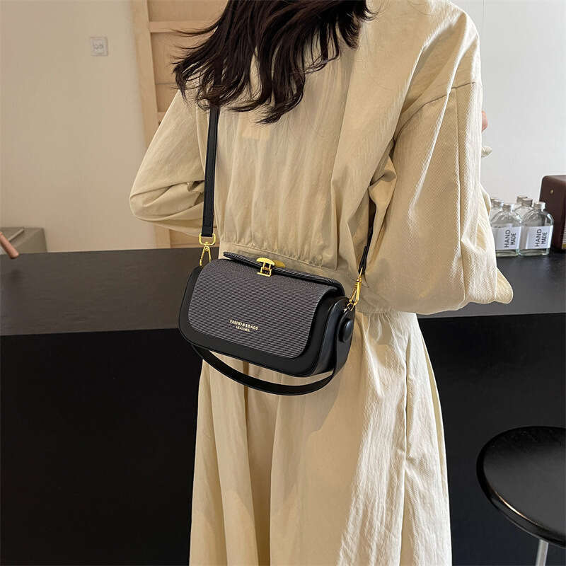 Design sense: high-end, light , retro box women's item, niche fashion handbag, single shoulder crossbody small square bag, 2025 temperament, vers