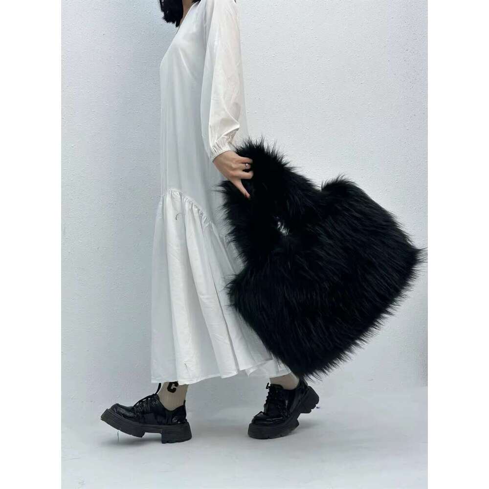 Fashion Large Tote Faux Fur Women Handbags Designer Lady Hand Bags Fluffy Soft Plush Shopper Bag Warm Winter Sac 2022
