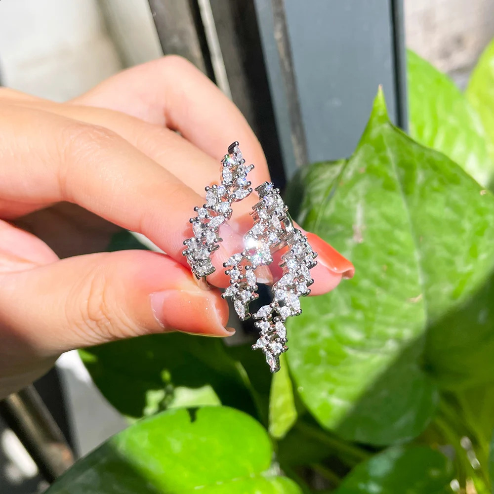 CWWZircons Adjustable Multiple Cubic Zirconia Leaf Shape Big Long Wrap Finger Ring for Women y CZ Wedding Jewelry Gift R232 250109