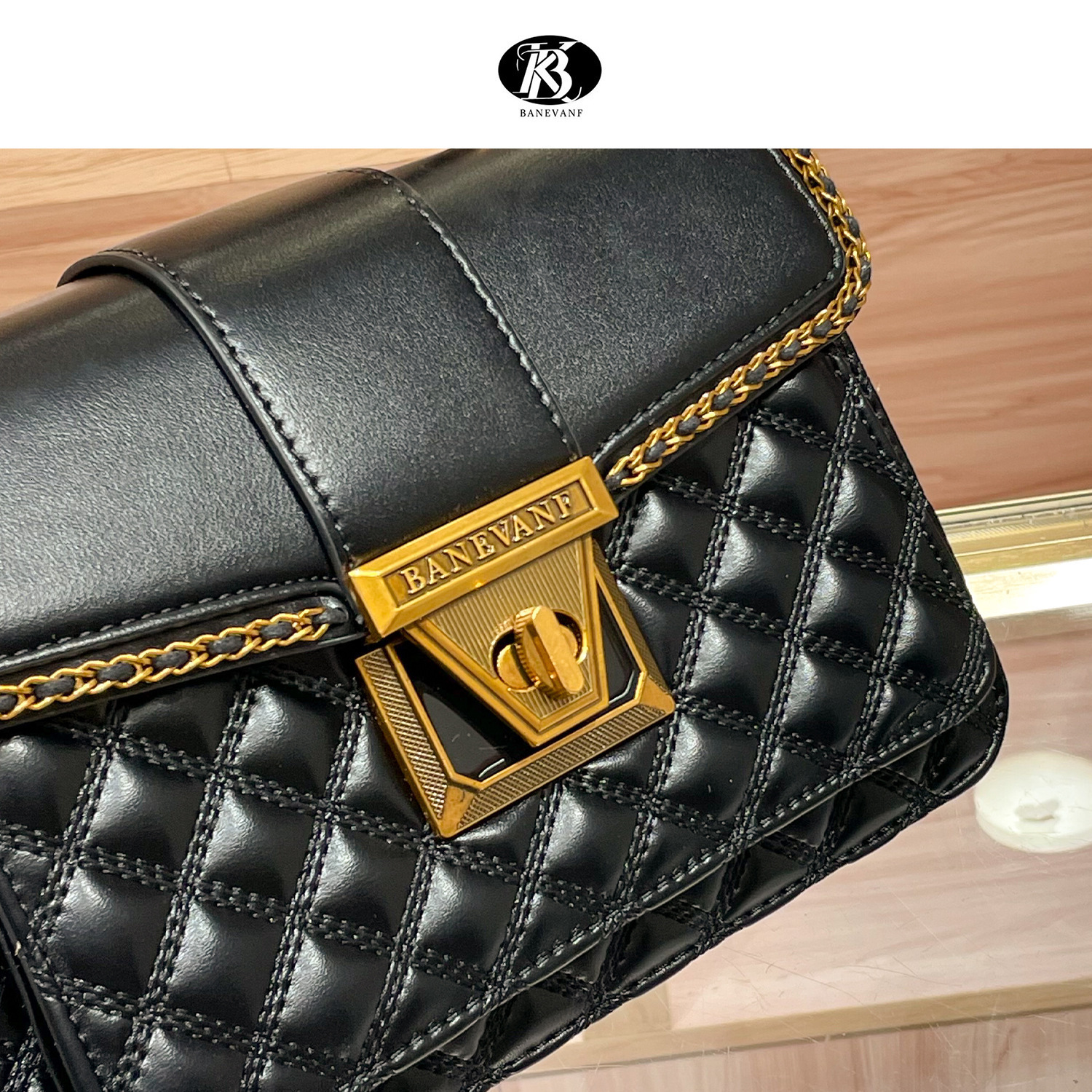 2025 new fashionable western-style buckle diamond grid small square bag, this year's popular single shoulder crossbody bag for women
