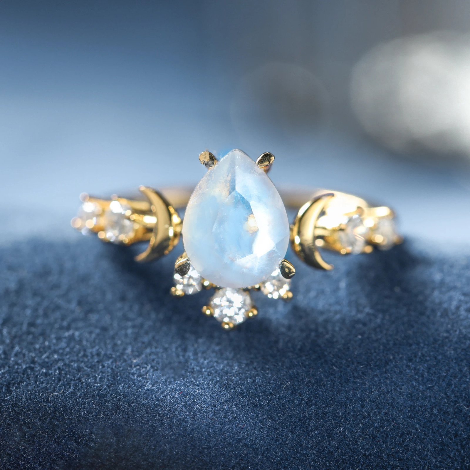 925 Sterling Silver Water Drop Moonstone Wedding Ring Unique Moon n Rings for Women Zircon Cluster Anniversary Jewelry Gift 250121