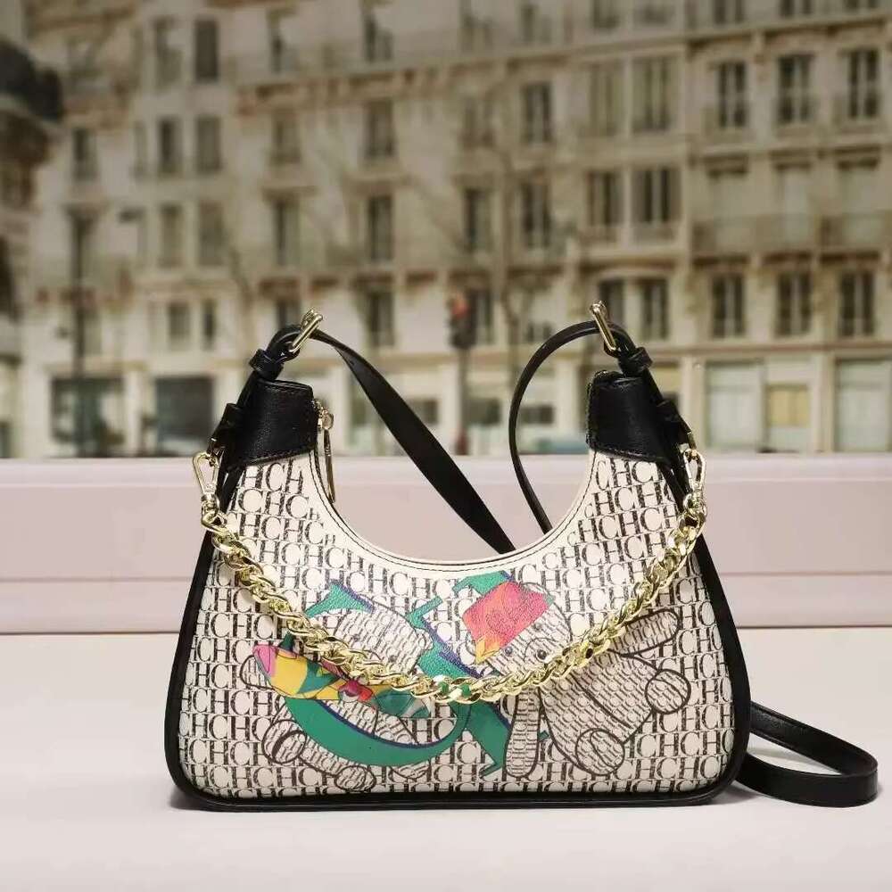 A Pvc Material Curved Shoulder Bag Suitable Ladies, Exquisite For Daily Travel