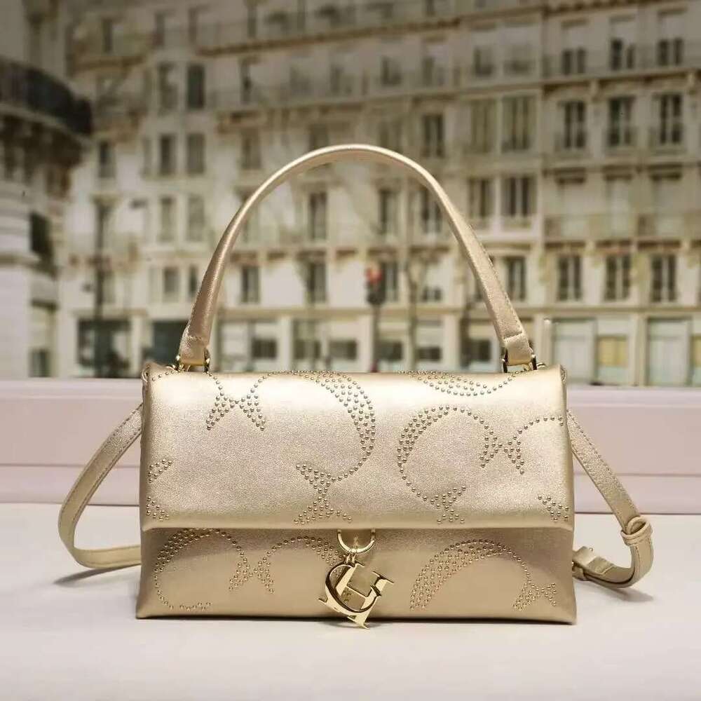 CILMI HARVILL CHHC 2024 Autumn New Women's Handheld Crossbody Bag Flip Design Emed Metal Pendant For High End Banquet Dating