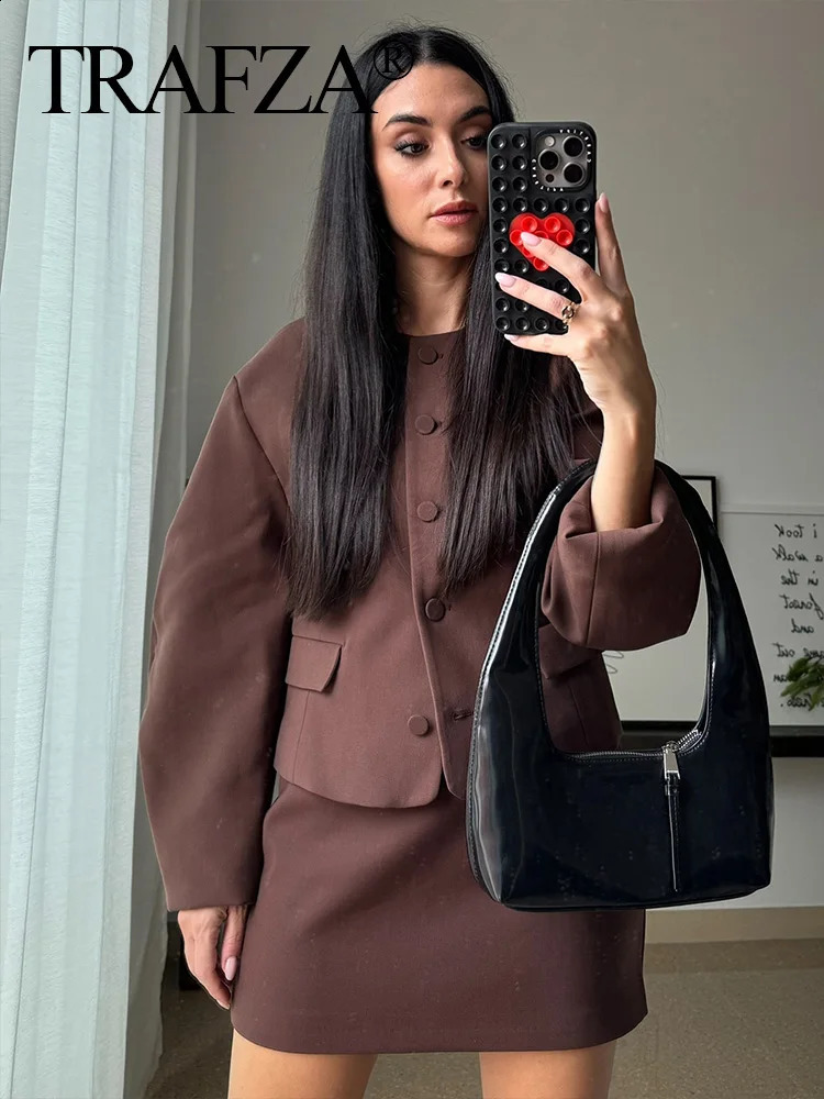 TRAFZA Fashion Retro Woman Solid Brown Jacket Women Chic Tops Long Sleeve Single Breasted O-Neck Pocket Casual Loose Short Coat 250122