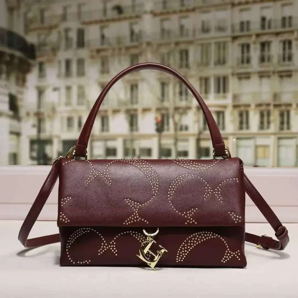 CILMI HARVILL CHHC 2024 Autumn New Women's Handheld Crossbody Bag Flip Design Emed Metal Pendant For High End Banquet Dating
