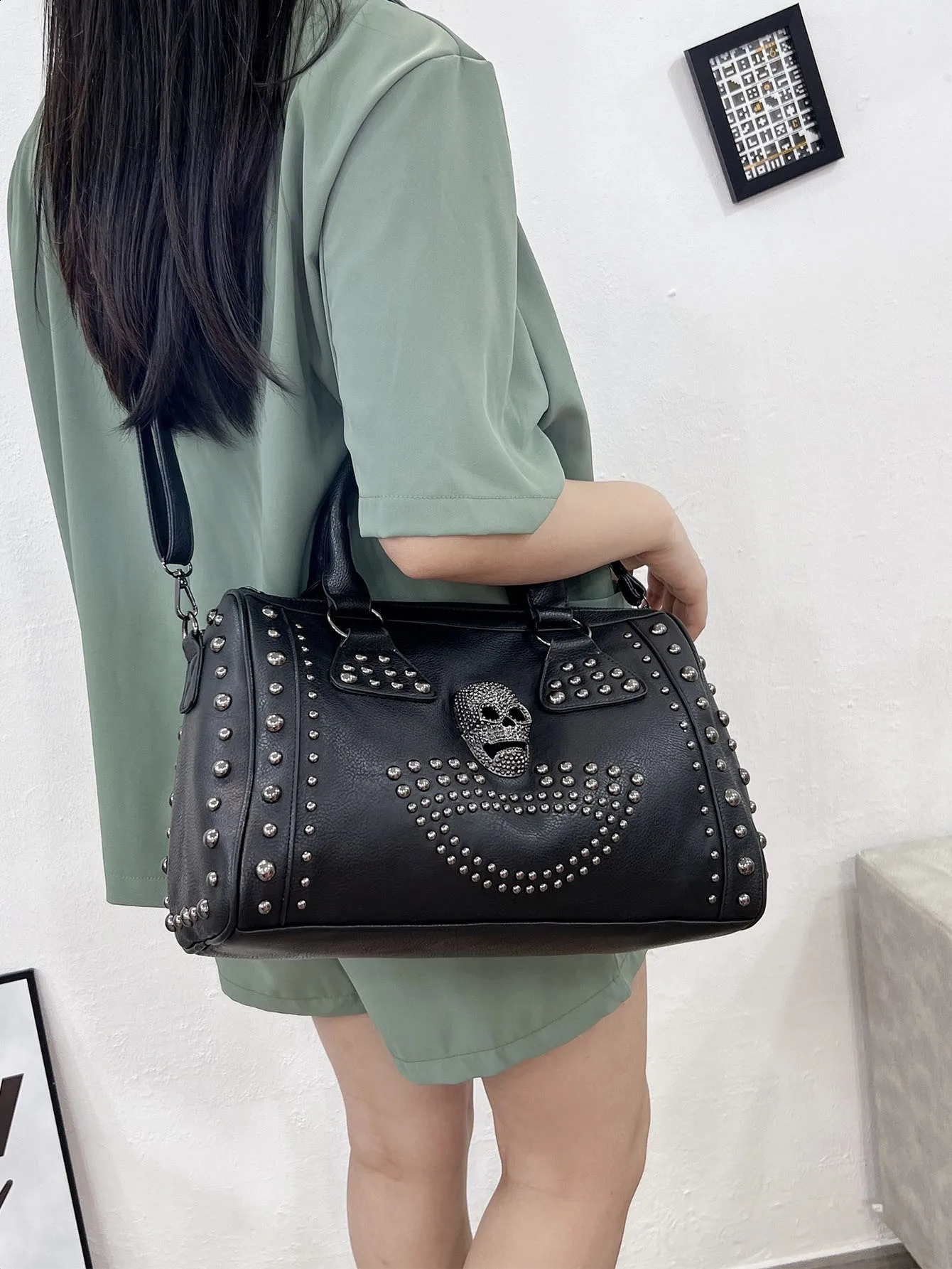 Black punk style handbag personalized rivet trend Boston large capacity shoulder messenger bag black 250122