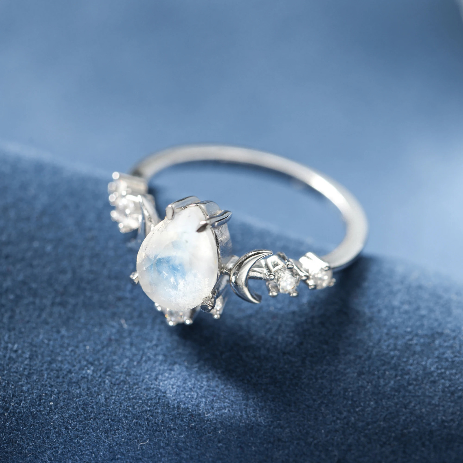 925 Sterling Silver Water Drop Moonstone Wedding Ring Unique Moon n Rings for Women Zircon Cluster Anniversary Jewelry Gift 250121