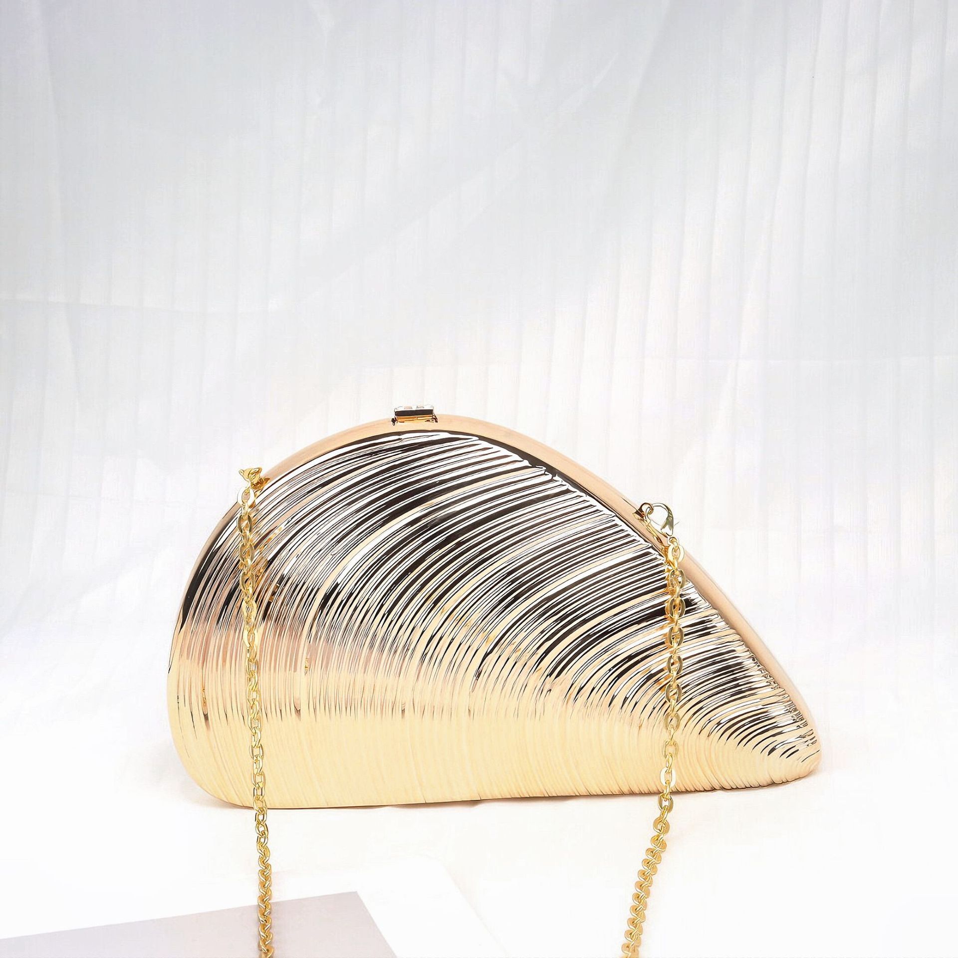 Golden New Acrylic Shell Banquet Chain Flash Women's Handheld Bag
