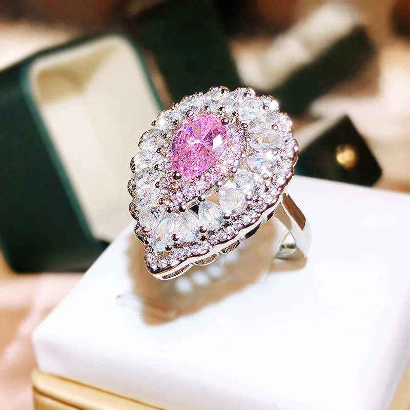 925 Sterling Silver Gorgeous Temperament Pink Water Drop Full Diamond Zircon Ring Wedding Banquet Party Ladies Jewelry 250121