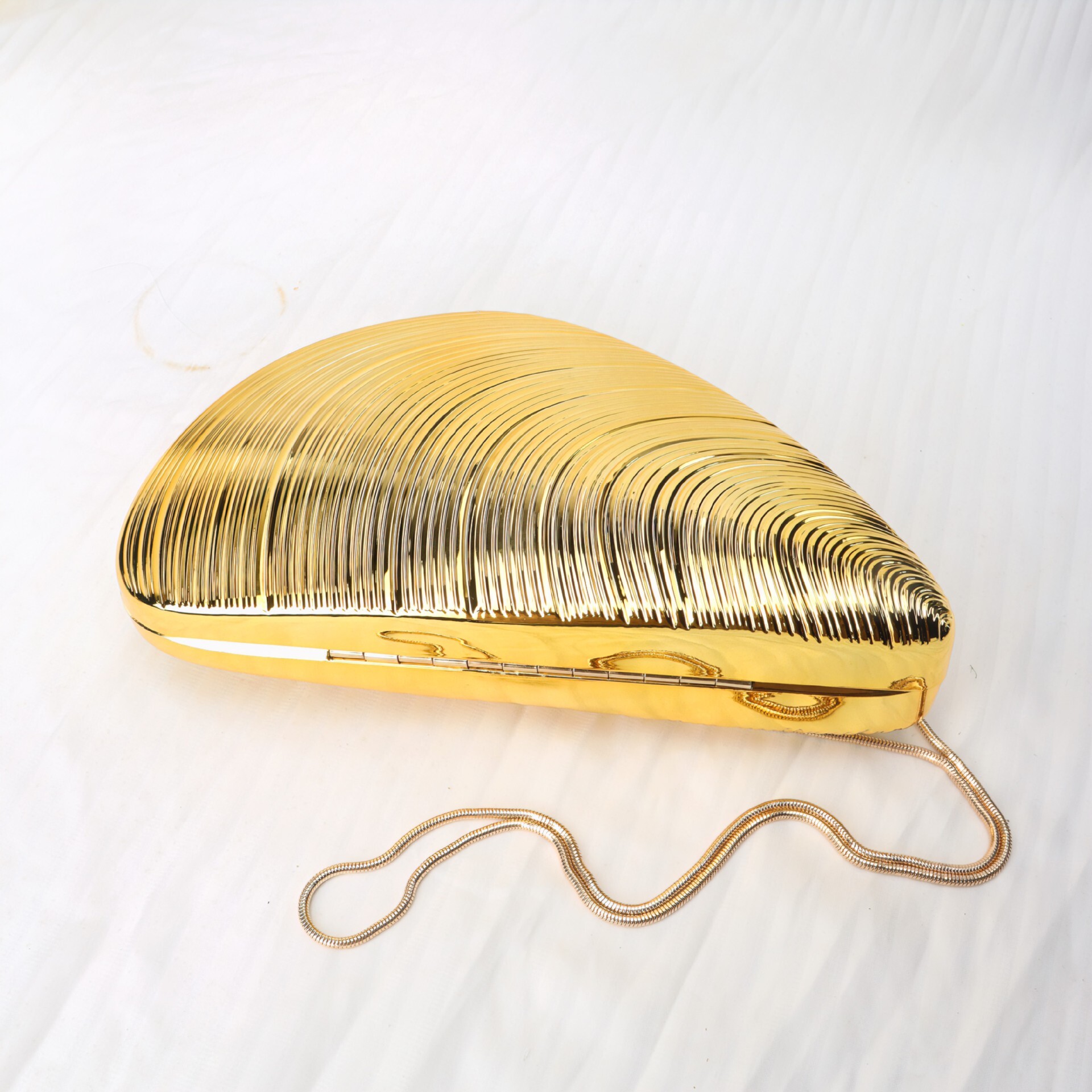Golden New Acrylic Shell Banquet Chain Flash Women's Handheld Bag
