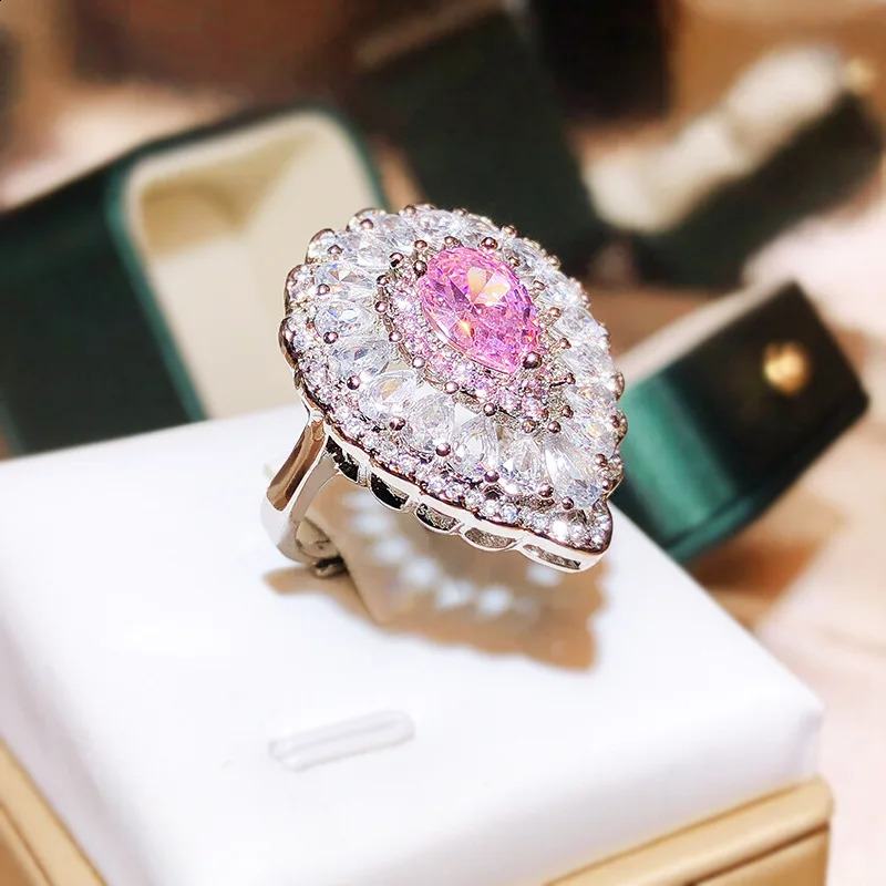 925 Sterling Silver Gorgeous Temperament Pink Water Drop Full Diamond Zircon Ring Wedding Banquet Party Ladies Jewelry 250121