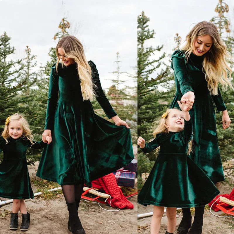 Mother daughter dresses Mom and me Women kids girl Autumn Velvet Long Sleeve Mother Daughter Dresses princess Family matching 250117
