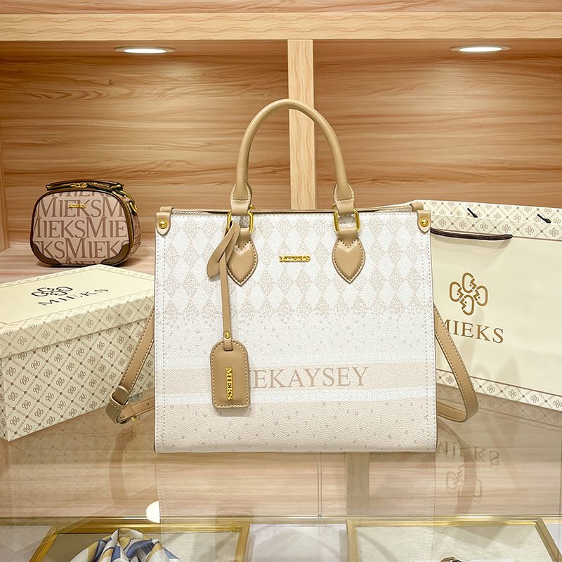 Small Design Printed Large Capacity One Shoulder Diagonal Straddle Handbag 2025 Autumn/Winter New Commuting Style Tote Women's Bag