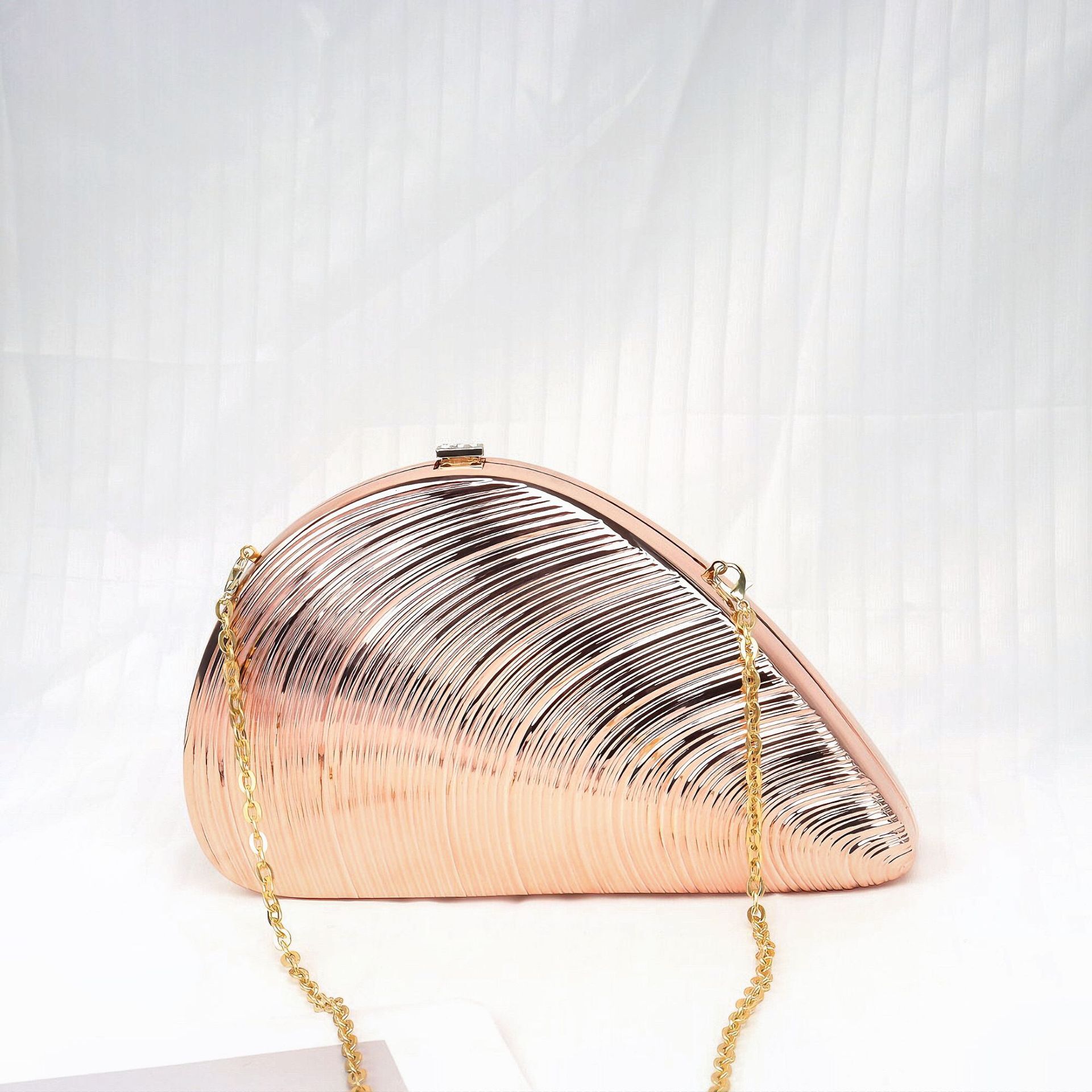 Golden New Acrylic Shell Banquet Chain Flash Women's Handheld Bag