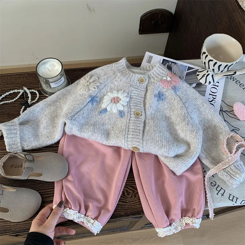 Korean Spring Kids Girls 2PCS Clothes Set Flower Cotton Knitted Sweaters Solid Lace Pants Suit Children Baby Girl Outfits 250117