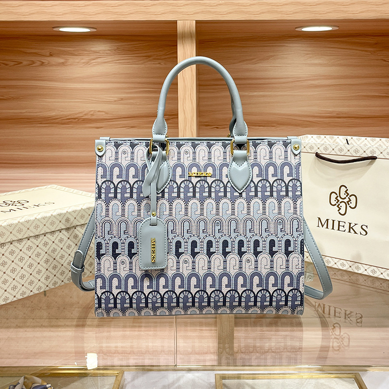 Small Design Printed Large Capacity One Shoulder Diagonal Straddle Handbag 2025 Autumn/Winter New Commuting Style Tote Women's Bag