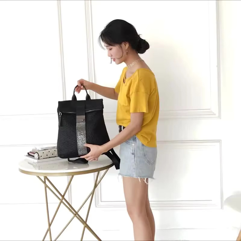 Fashionable 2024 New Retro Soft Face Dia Inlaid Women's Backpack Personalized Buckle Travel Bag