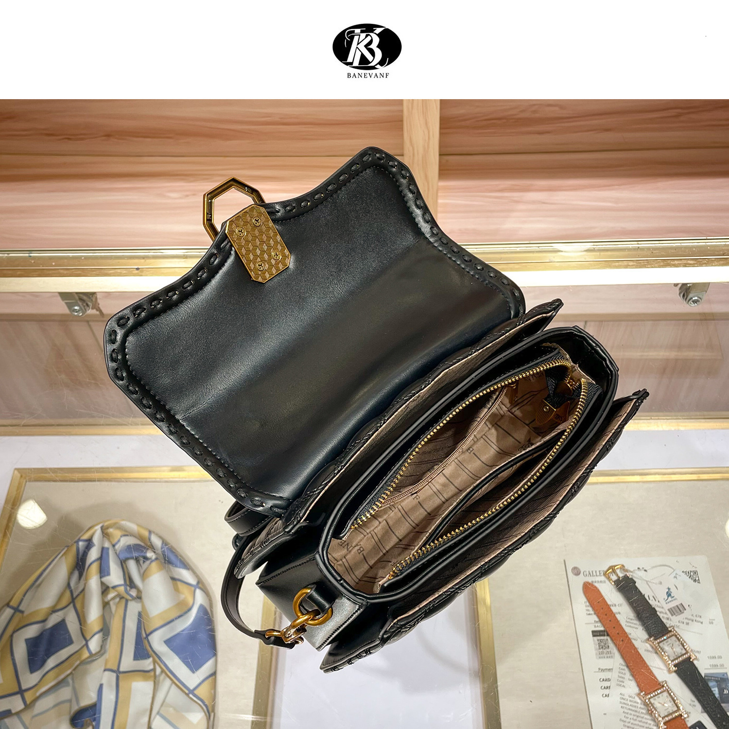 2025 new fashionable western-style buckle diamond grid small square bag, this year's popular single shoulder crossbody bag for women