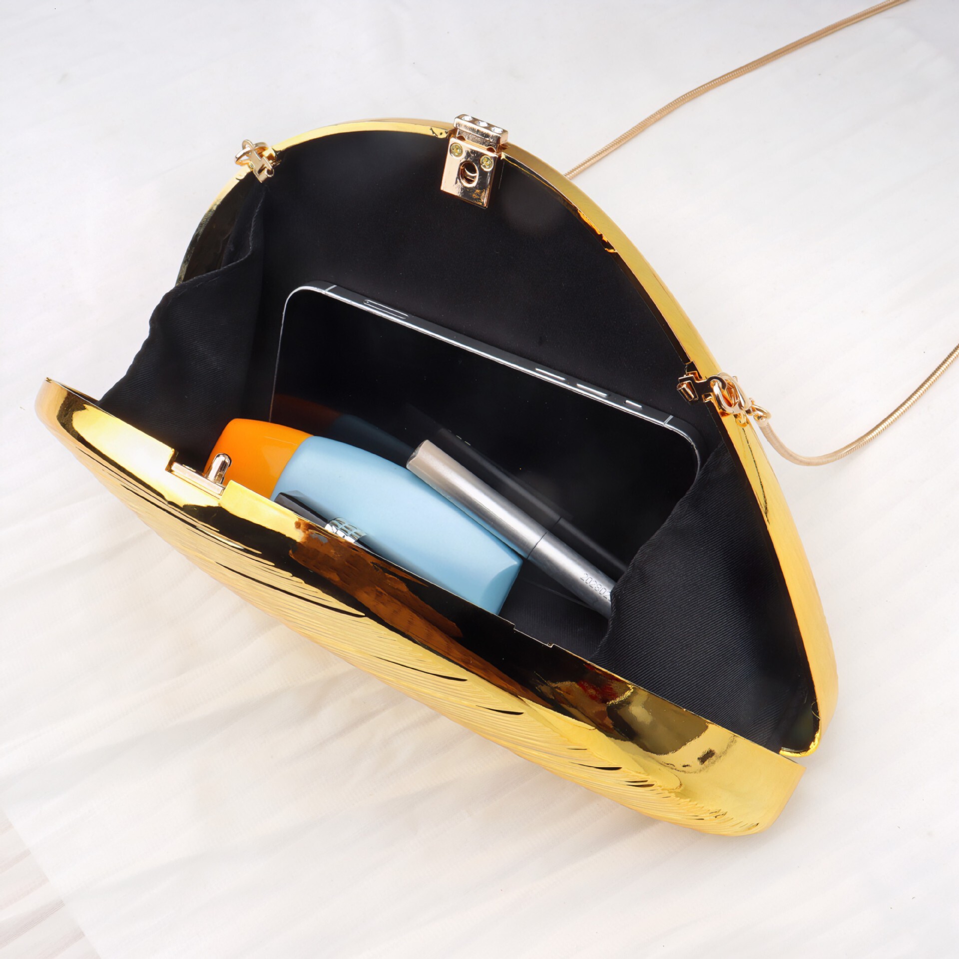 Golden New Acrylic Shell Banquet Chain Flash Women's Handheld Bag