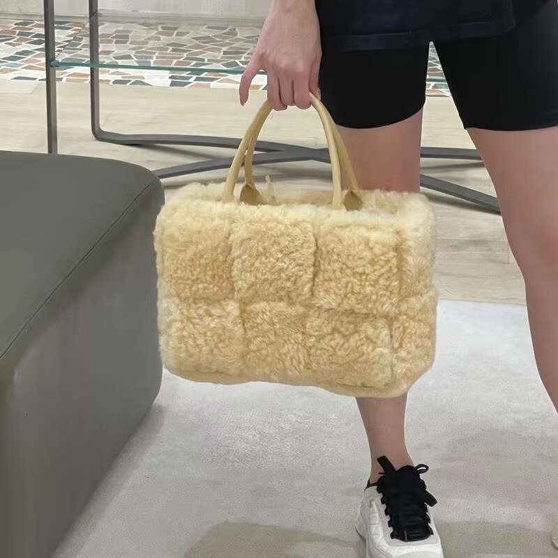 Autumn/Winter New Fashionable Original Plush Women Simple Leisure Versatile Hollow Weaving Large Capacity Handheld Tote Bag