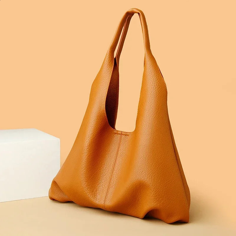 2025S New Free Shipping Designer Bag Large Capacity Handbag Fashion Versatile Casual Shoulder Magnetic Buckle Solid Womens Bag