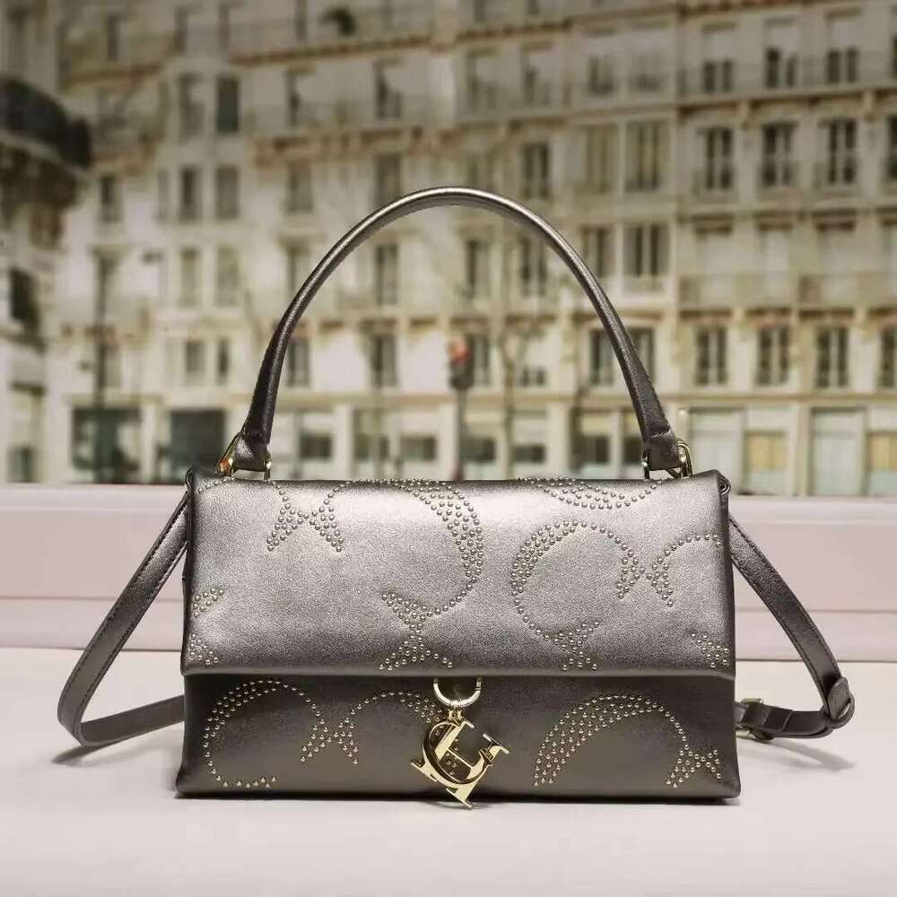 CILMI HARVILL CHHC 2024 Autumn New Women's Handheld Crossbody Bag Flip Design Emed Metal Pendant For High End Banquet Dating