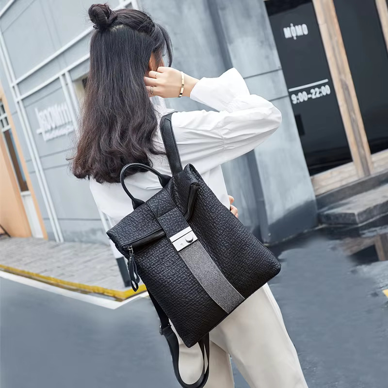 Fashionable 2024 New Retro Soft Face Dia Inlaid Women's Backpack Personalized Buckle Travel Bag