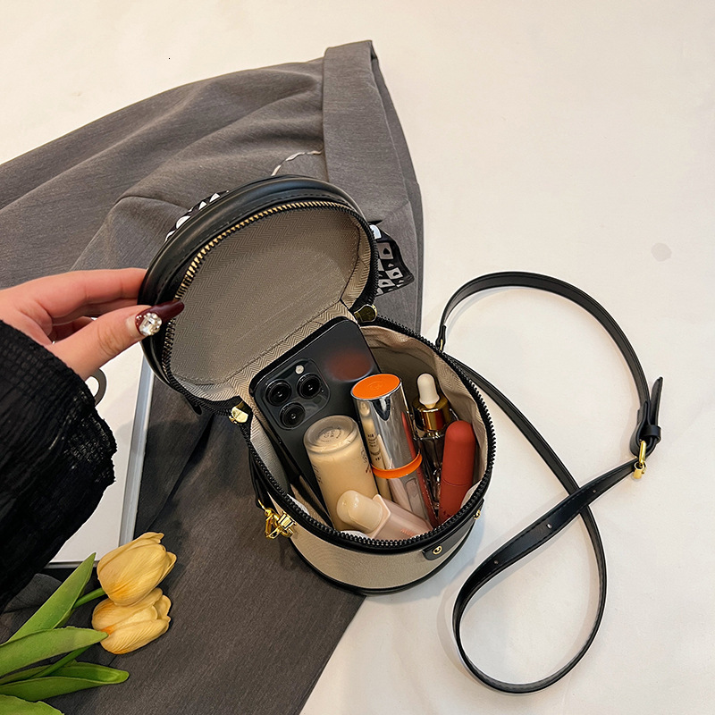 Designer's Multifunctional Small Female Trend Spring New Fashion Niche Crossbody Bag Texture Diamond Grid Handheld Bucket Bag