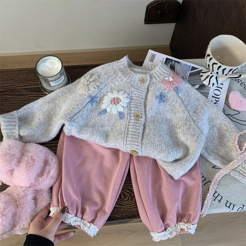 Korean Spring Kids Girls 2PCS Clothes Set Flower Cotton Knitted Sweaters Solid Lace Pants Suit Children Baby Girl Outfits 250117