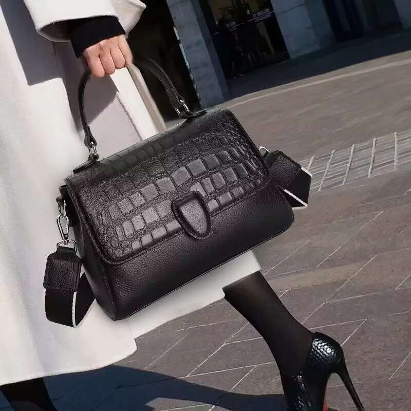 Aidrani New Crocodile Pattern Women's Handbag, Made Of Cowhide Material, Black, Can Be Worn On One Shoulder Or Crossbody