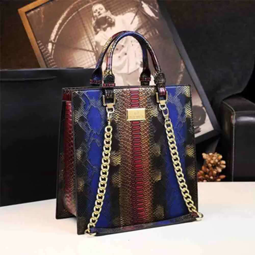 Fashion Noble Women Handbag High Grade Snake Skin Pattern Summer Tote Bag Chic Ladies Crossbody Shoulder Purses 2023 New