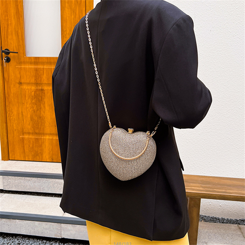 2024 New Fashionable and Trendy for Evening Party with a Love Heart Chain Strap Single Cross Shoulder Women's Bag