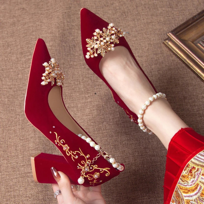 National Embroidered Flowers Thick High Heels Big String Bead Decor Wedding Pumps Woman Suede Point Toe Party Shoes 250118