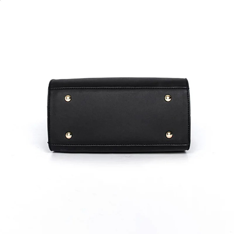 1 diagonal cross shoulder bag large capacity light womens handbag fashionable face value ten font 250122