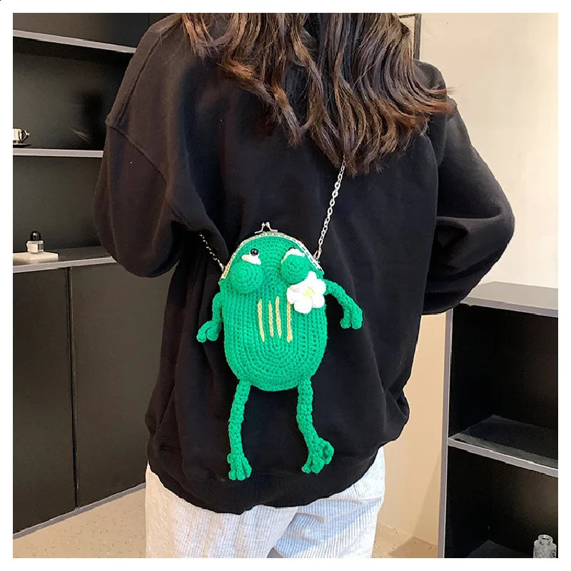 Women Funny cartoon frog small bag Japanese personality chain shoulder bag ins net red girl knitted mobile phone bag 250113