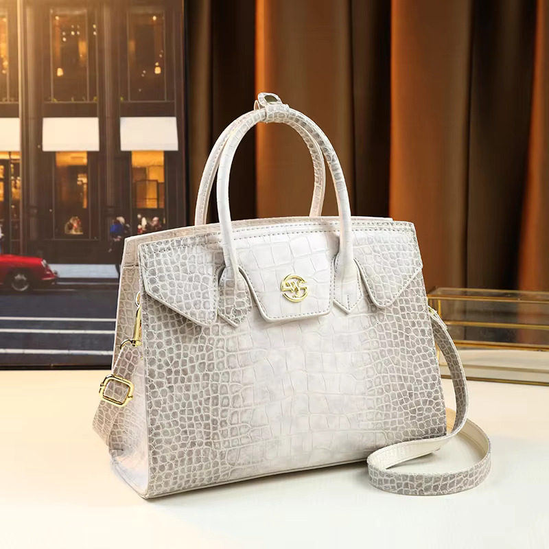 Large Capacity Crocodile Pattern Women's Handbag Fashionable Versatile Commuting Crossbody Bag