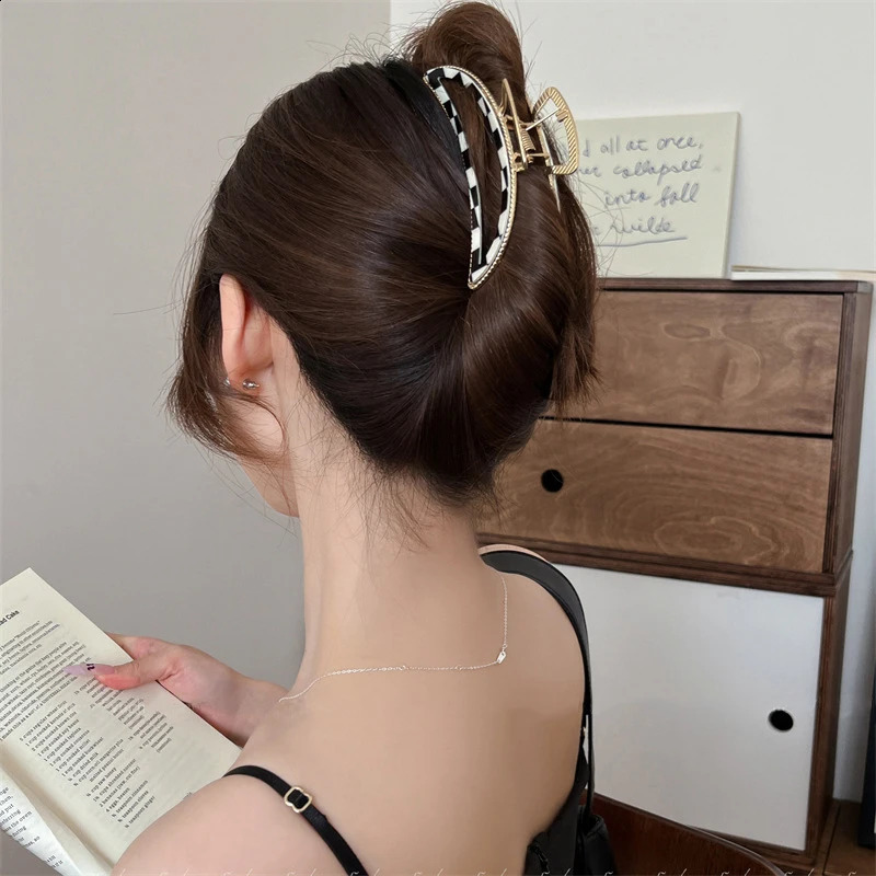 10cmBlack and white checkerboard pattern hair clip large size hair clip temperament Metal hair claw Fashion hair accessories 250120